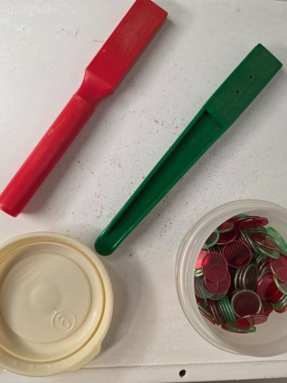 Magnetic Red and Green Bingo Wands and Chips